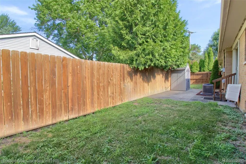 565 Center Ridge South Lyon City MI 48178