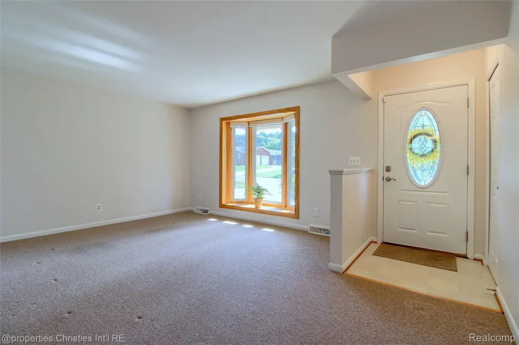 565 Center Ridge South Lyon City MI 48178