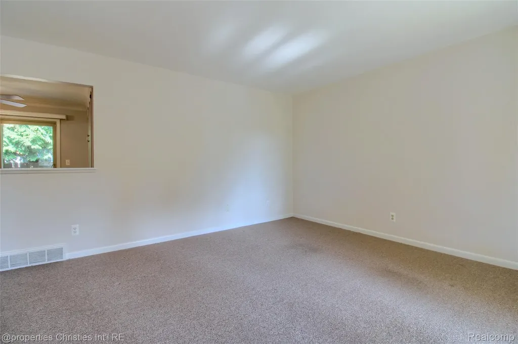 565 Center Ridge South Lyon City MI 48178