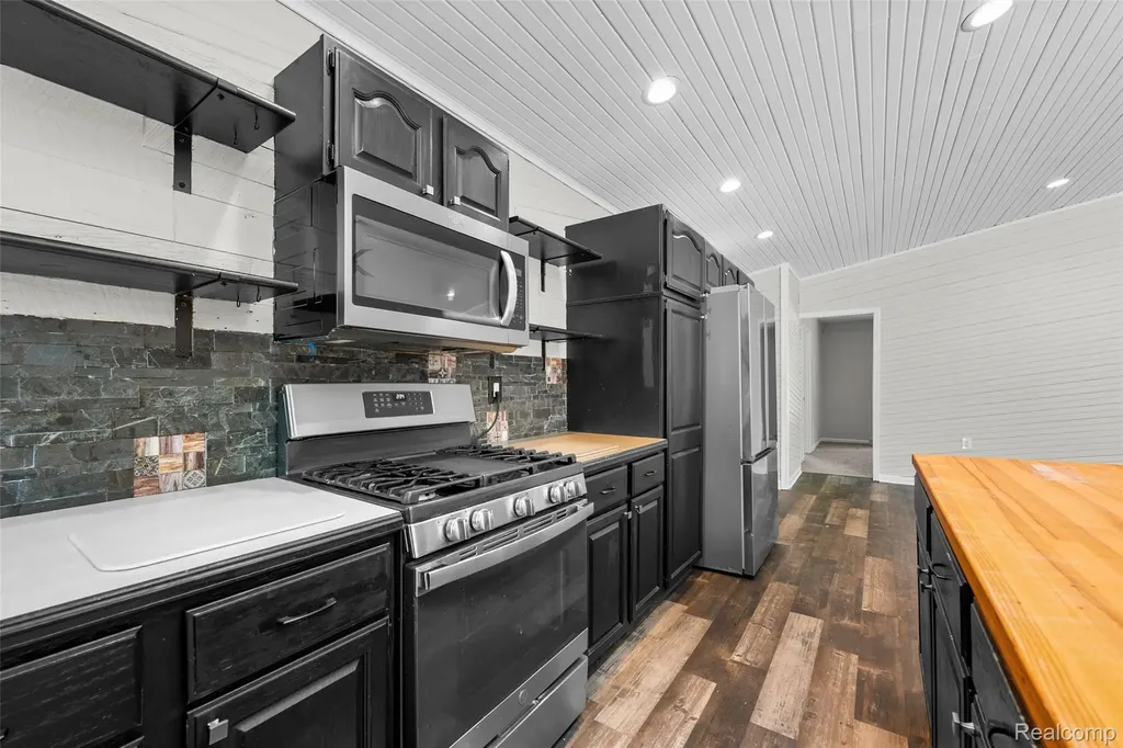 13404 Sequoia Lane Green Oak Township MI 48178