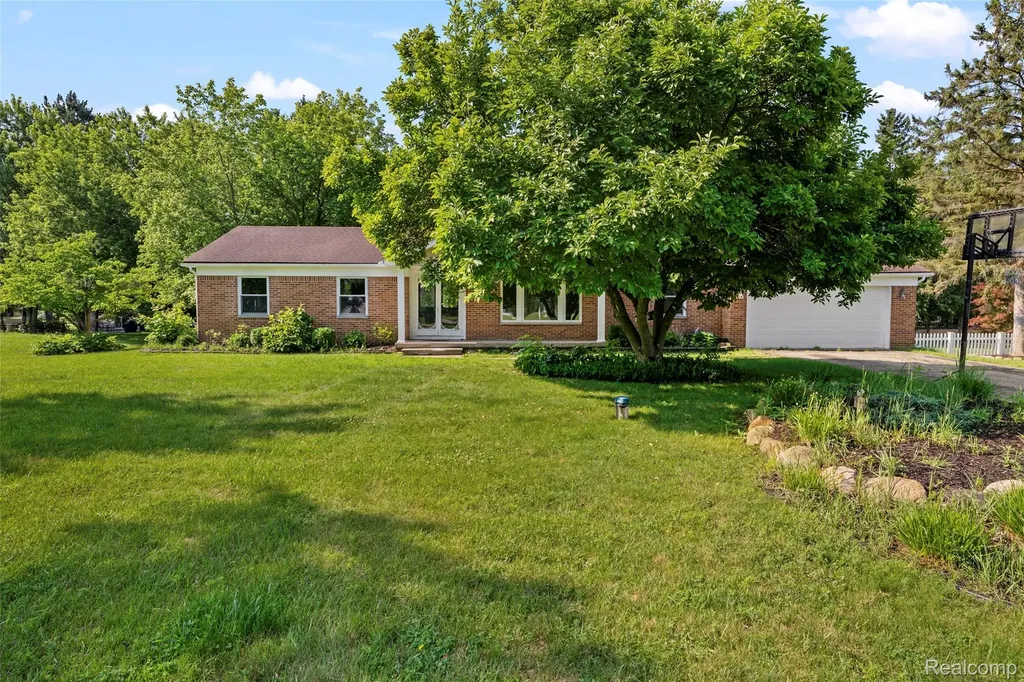 13404 Sequoia Lane Green Oak Township MI 48178