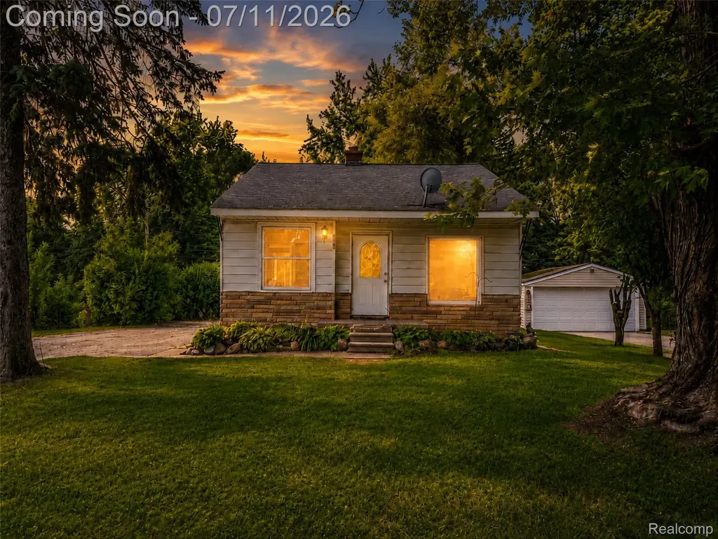 4855 Hatchery Road Waterford Charter Township MI 48329