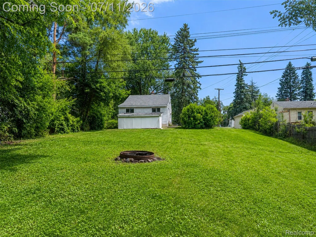 4855 Hatchery Road Waterford Charter Township MI 48329