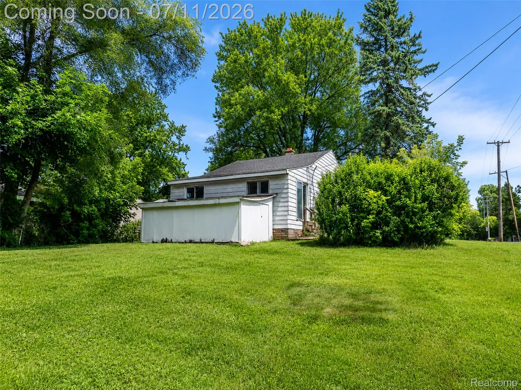 4855 Hatchery Road Waterford Charter Township MI 48329