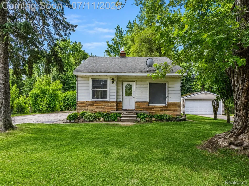 4855 Hatchery Road Waterford Charter Township MI 48329