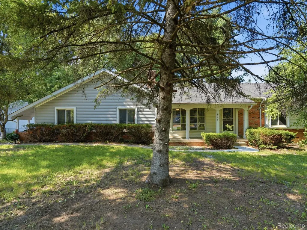2435 E M 36 Hamburg Township MI 48169