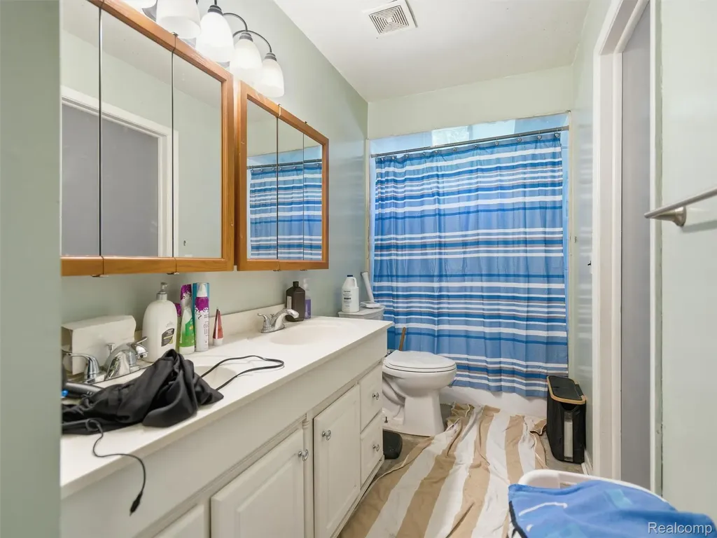 2435 E M 36 Hamburg Township MI 48169