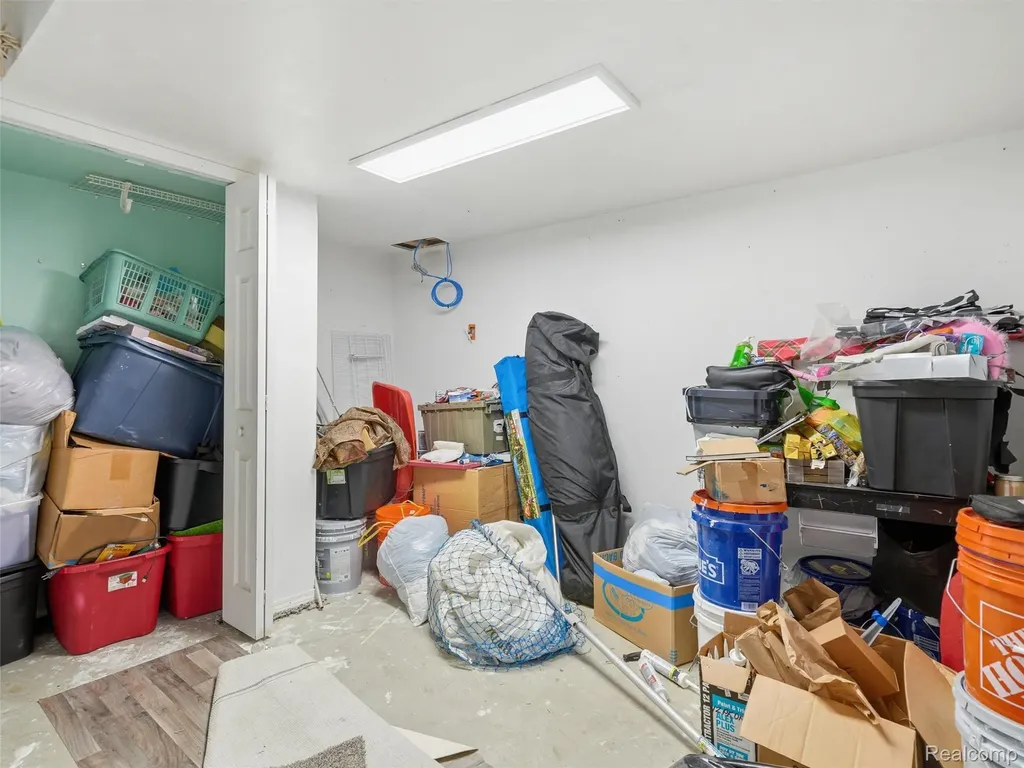 2435 E M 36 Hamburg Township MI 48169