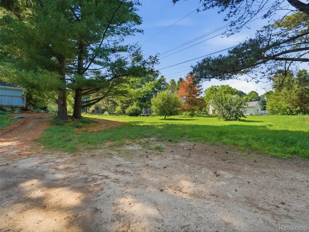 2435 E M 36 Hamburg Township MI 48169