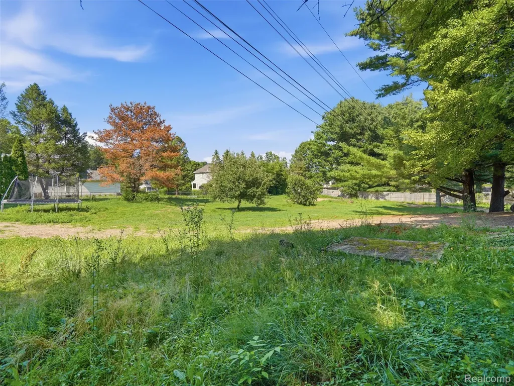 2435 E M 36 Hamburg Township MI 48169