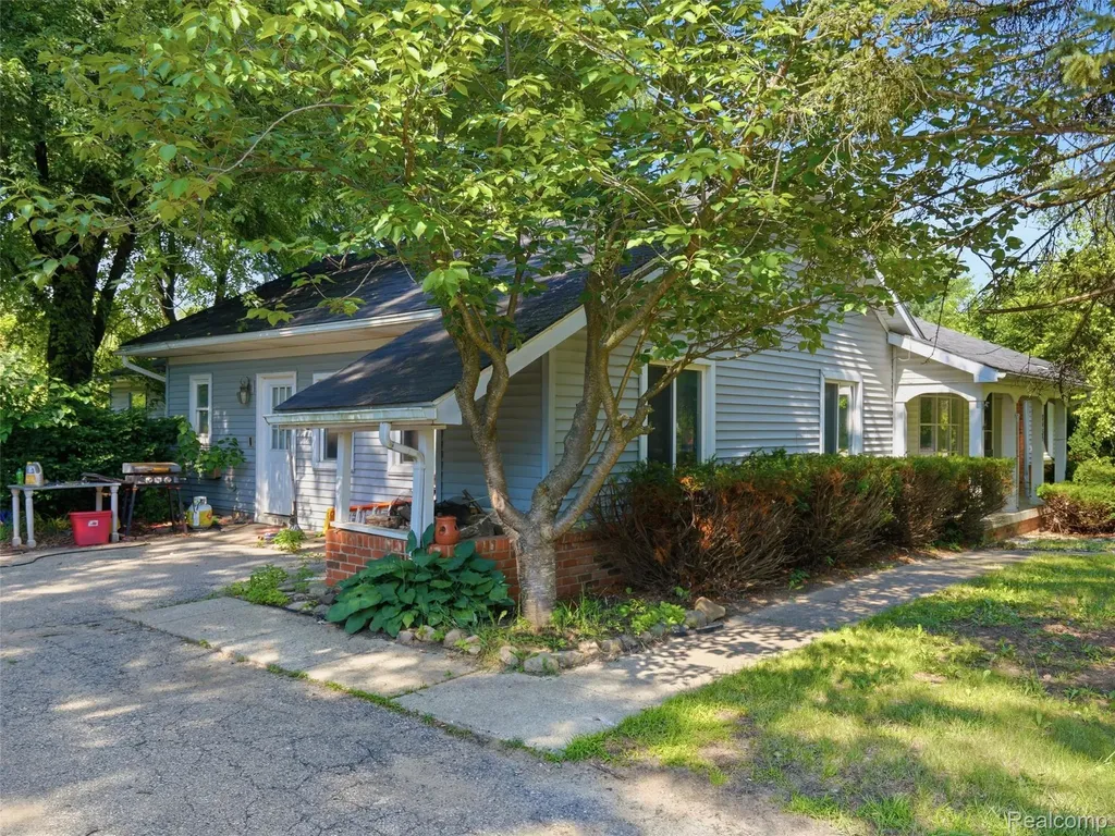 2435 E M 36 Hamburg Township MI 48169