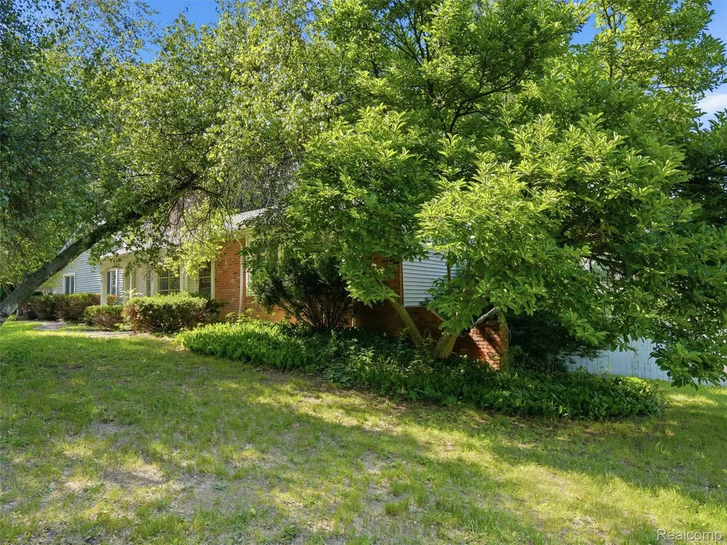 2435 E M 36 Hamburg Township MI 48169