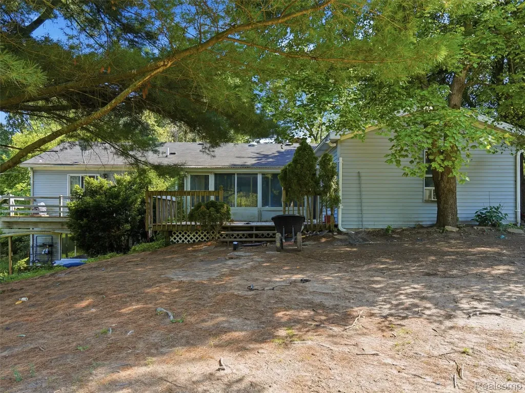 2435 E M 36 Hamburg Township MI 48169