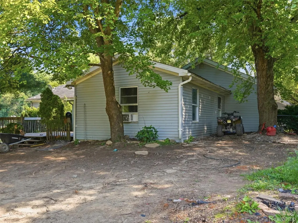2435 E M 36 Hamburg Township MI 48169