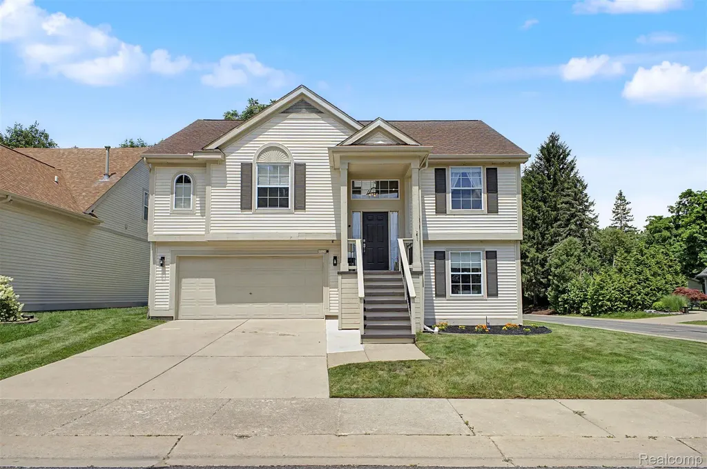 6400 Lake Meadow Drive Waterford Charter Township MI 48327