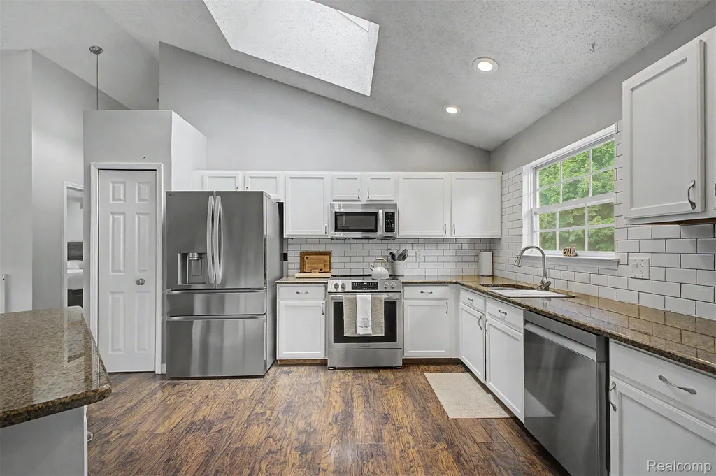 6400 Lake Meadow Drive Waterford Charter Township MI 48327