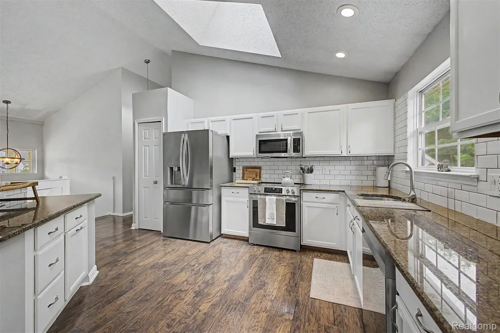 6400 Lake Meadow Drive Waterford Charter Township MI 48327