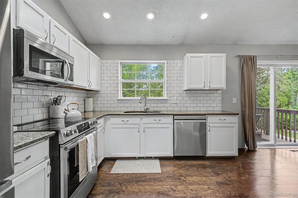 6400 Lake Meadow Drive Waterford Charter Township MI 48327