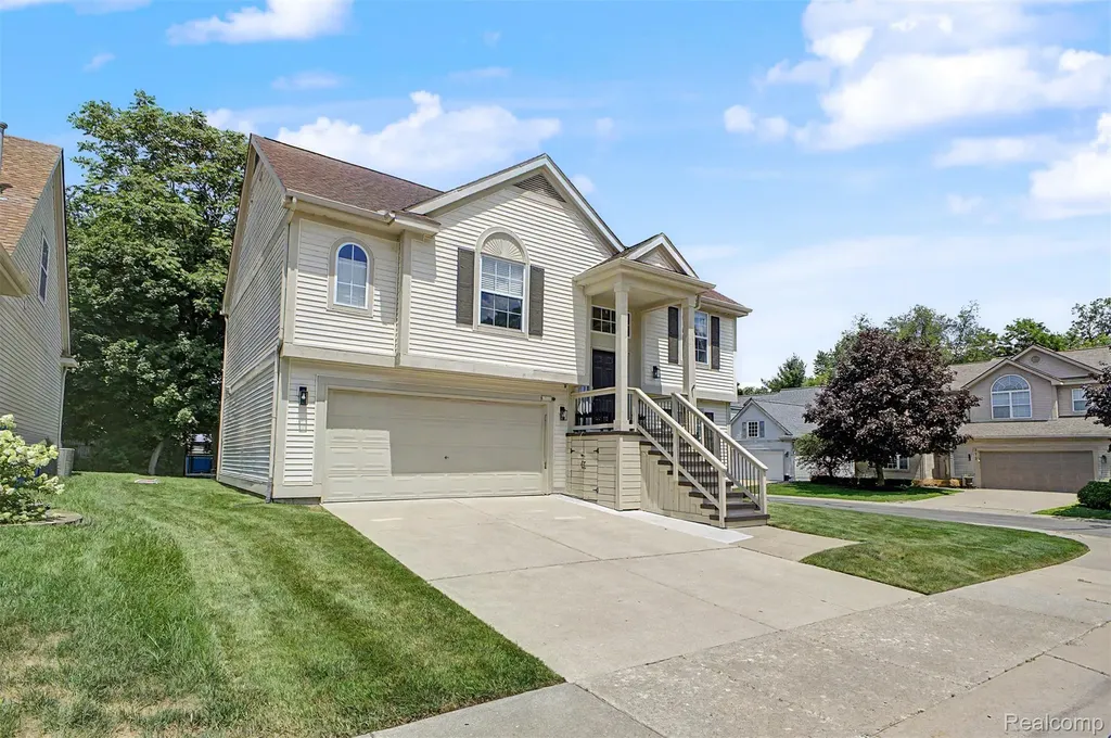 6400 Lake Meadow Drive Waterford Charter Township MI 48327