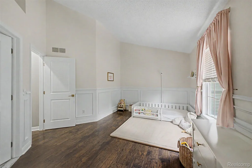 6400 Lake Meadow Drive Waterford Charter Township MI 48327