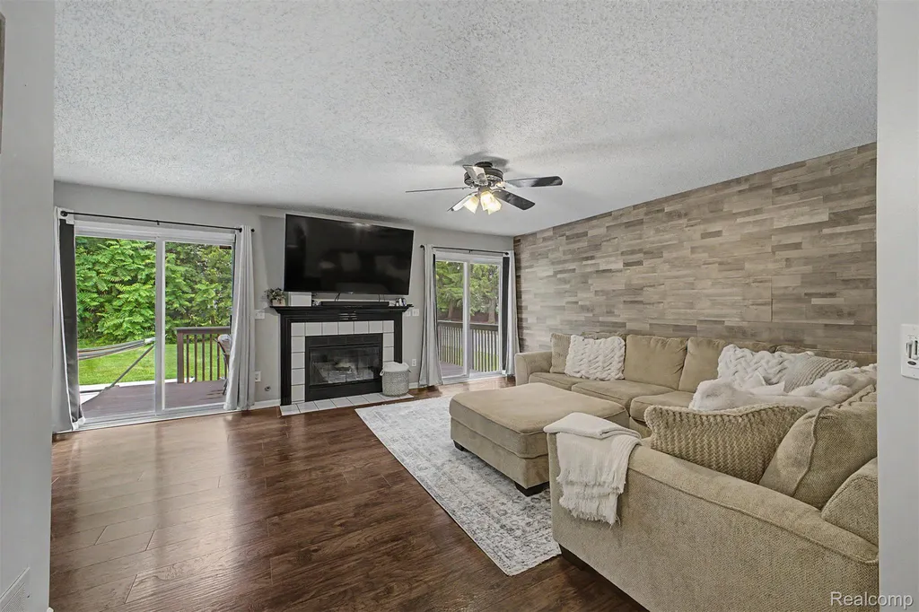 6400 Lake Meadow Drive Waterford Charter Township MI 48327