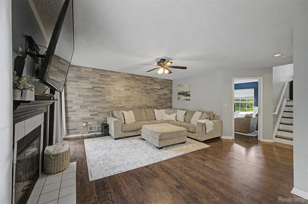 6400 Lake Meadow Drive Waterford Charter Township MI 48327