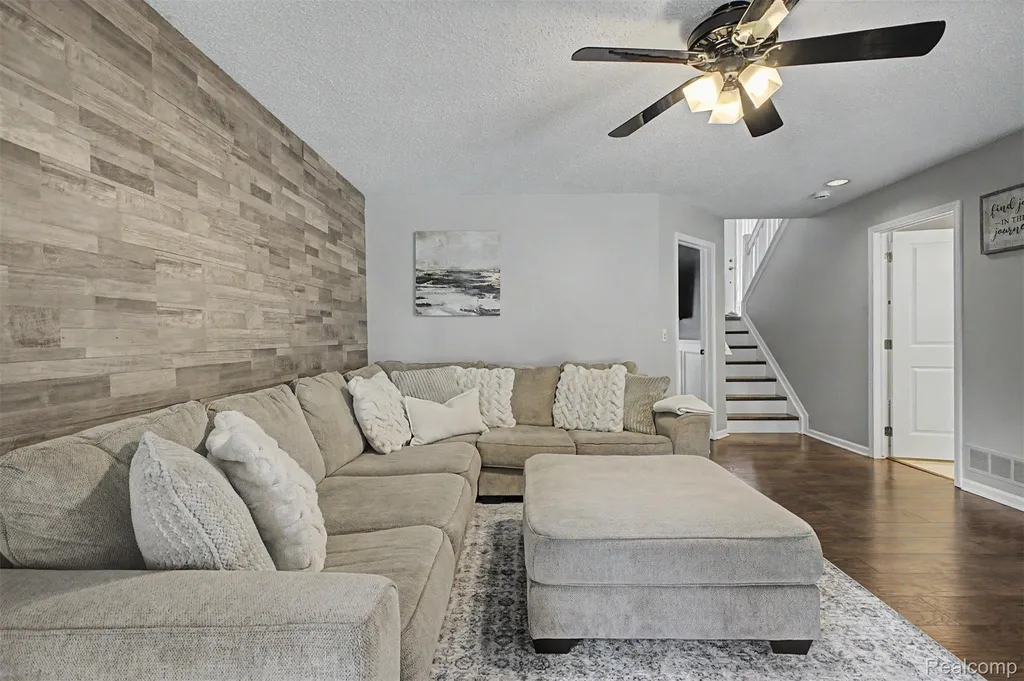 6400 Lake Meadow Drive Waterford Charter Township MI 48327
