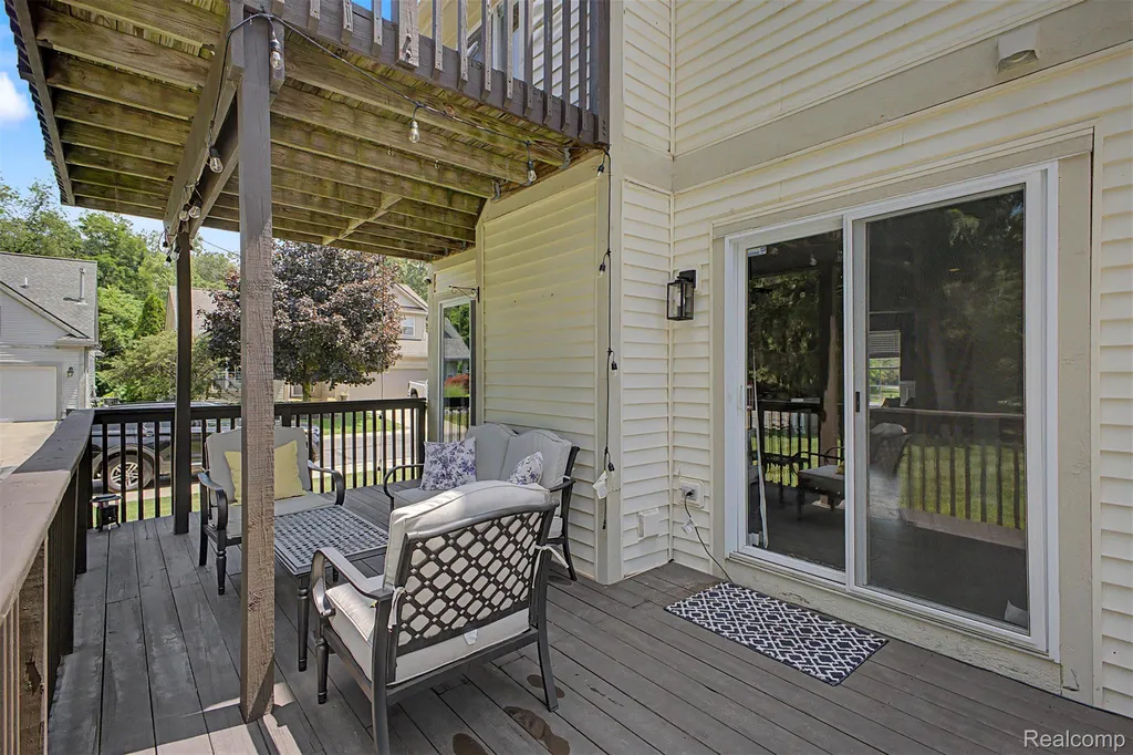 6400 Lake Meadow Drive Waterford Charter Township MI 48327