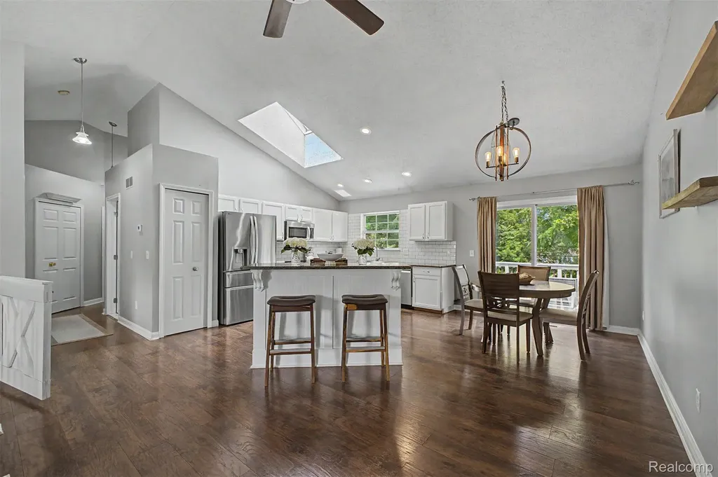 6400 Lake Meadow Drive Waterford Charter Township MI 48327