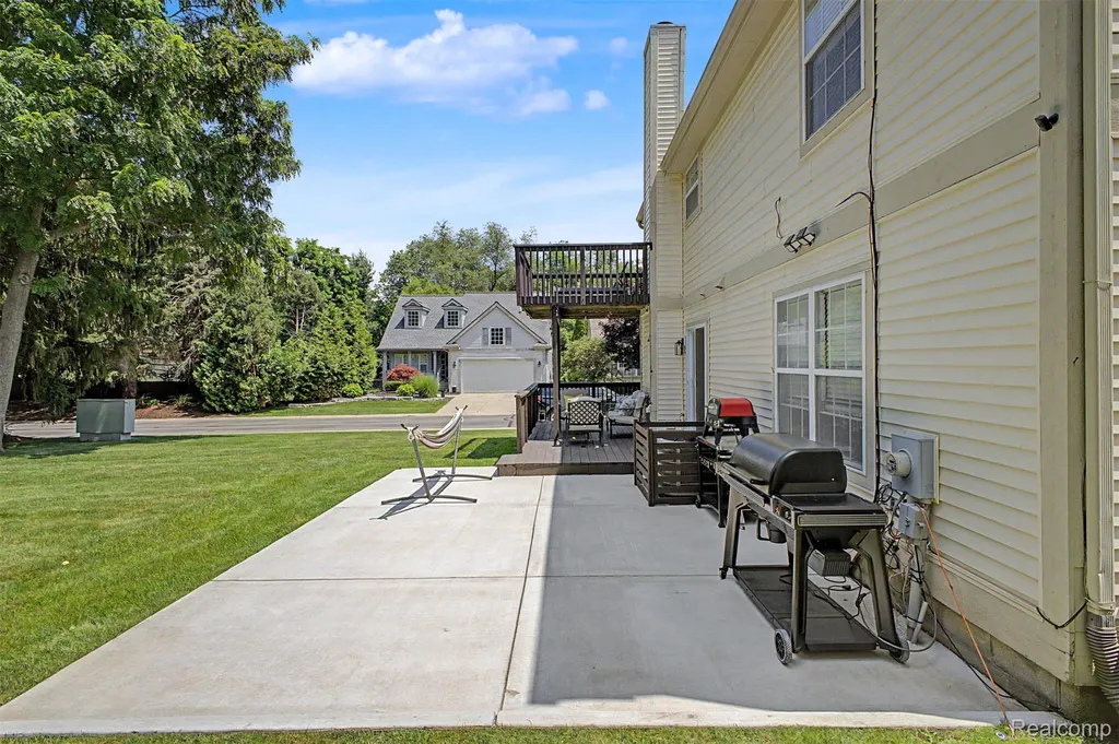 6400 Lake Meadow Drive Waterford Charter Township MI 48327