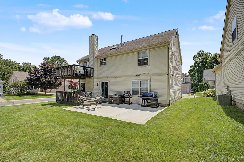 6400 Lake Meadow Drive Waterford Charter Township MI 48327