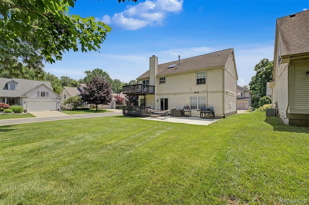 6400 Lake Meadow Drive Waterford Charter Township MI 48327