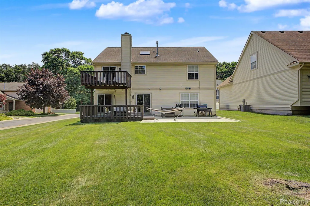 6400 Lake Meadow Drive Waterford Charter Township MI 48327