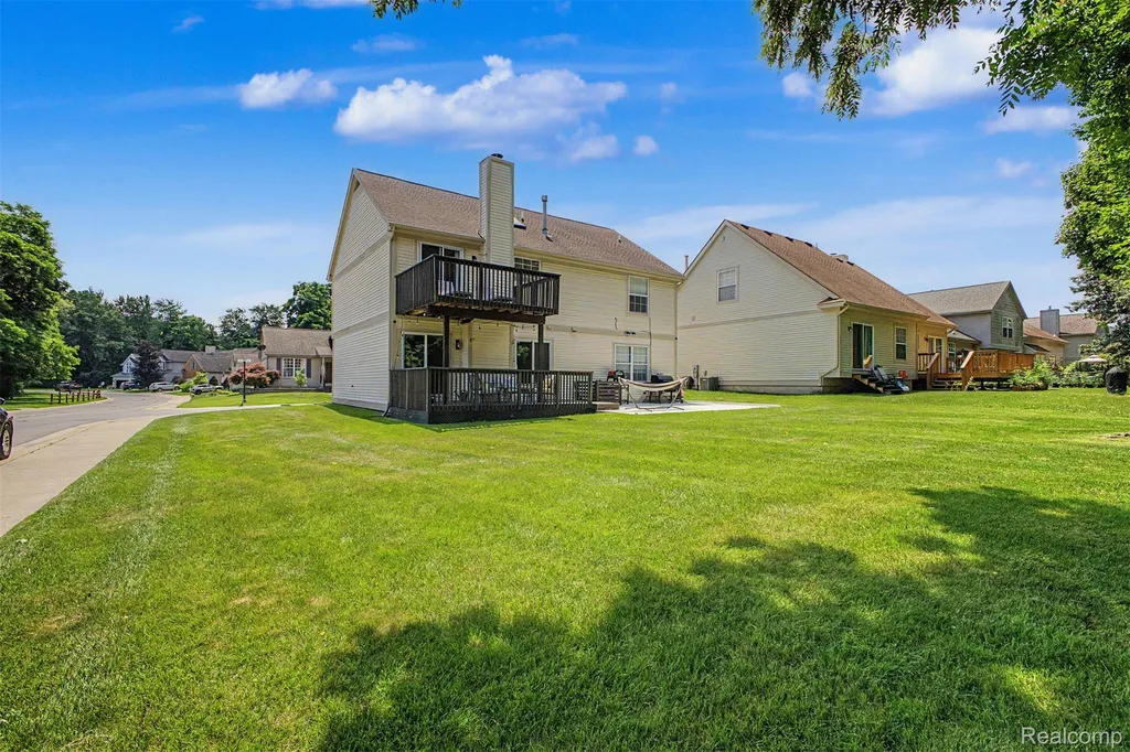 6400 Lake Meadow Drive Waterford Charter Township MI 48327