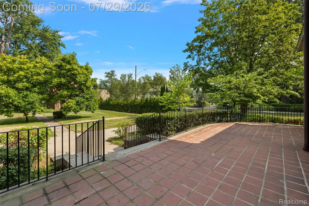 610 W Boston Boulevard Detroit City MI 48202