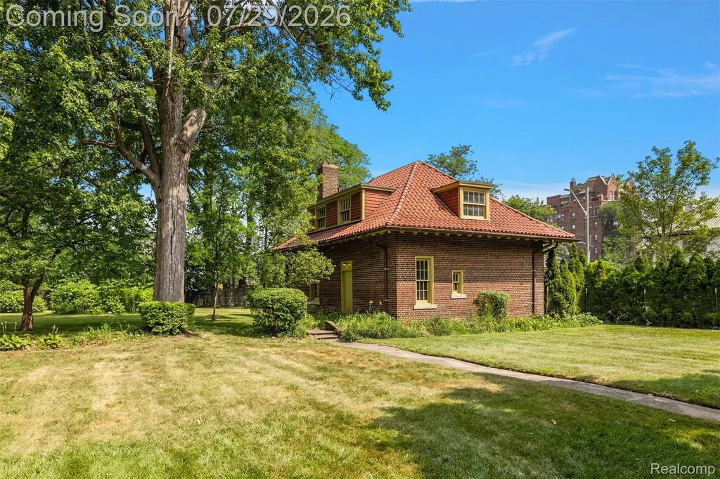 610 W Boston Boulevard Detroit City MI 48202