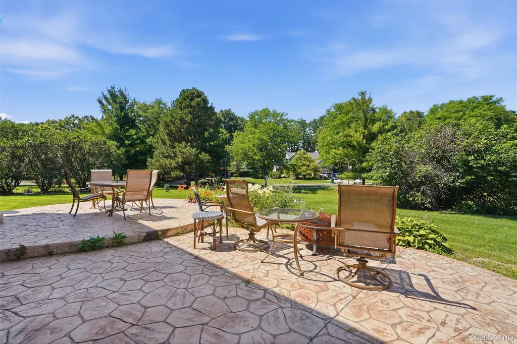 4110 Castlewood Drive Wixom City MI 48393