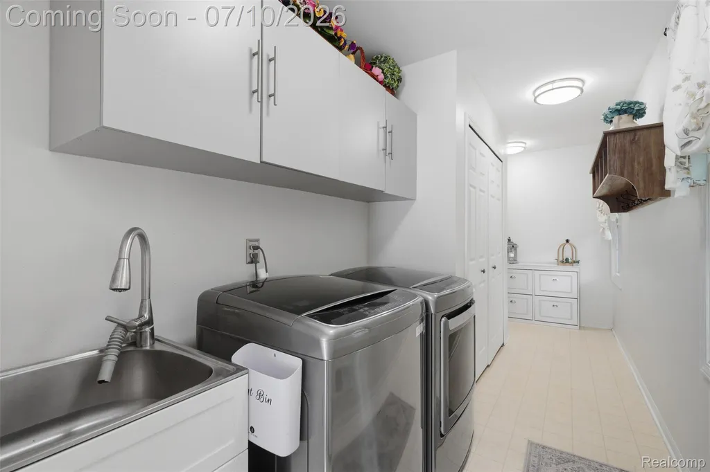 4110 Castlewood Drive Wixom City MI 48393
