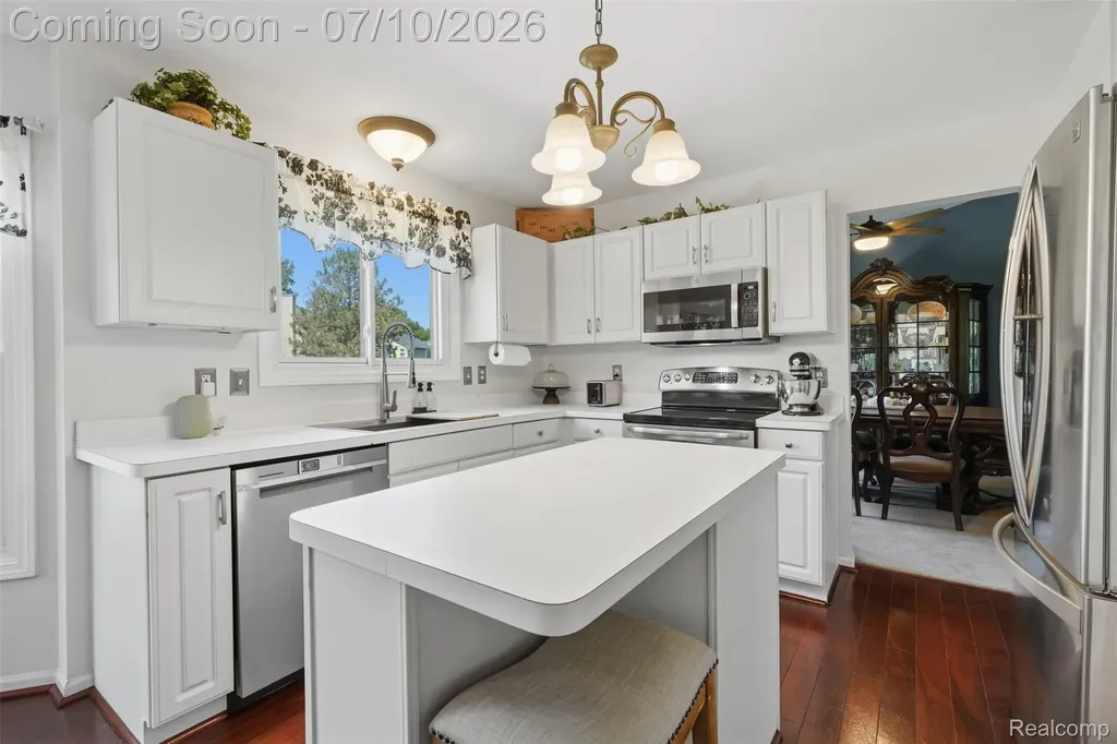 4110 Castlewood Drive Wixom City MI 48393