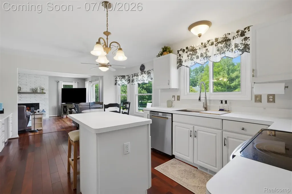 4110 Castlewood Drive Wixom City MI 48393