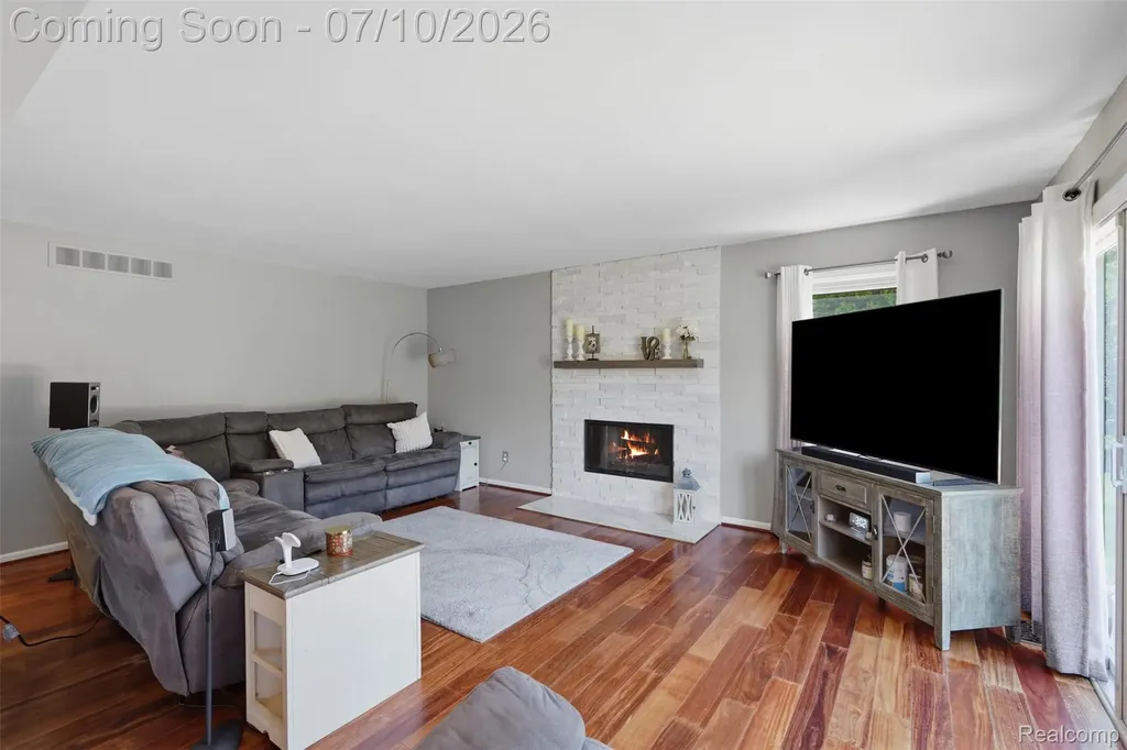 4110 Castlewood Drive Wixom City MI 48393