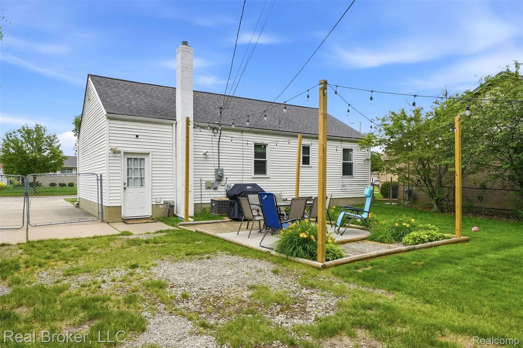 29801 Gloria Street St. Clair Shores City MI 48082