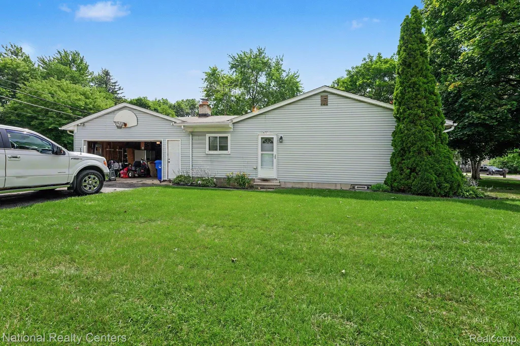 4771 Hatchery Road Waterford Charter Township MI 48329