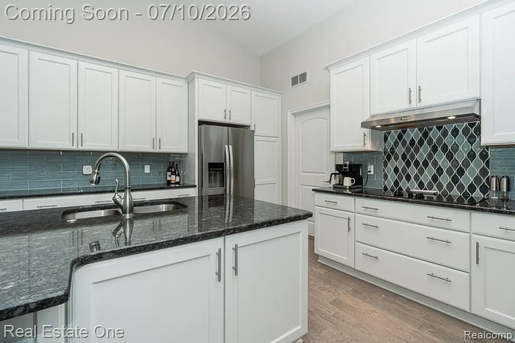 1011 Hampshire Court Rochester Hills City MI 48307