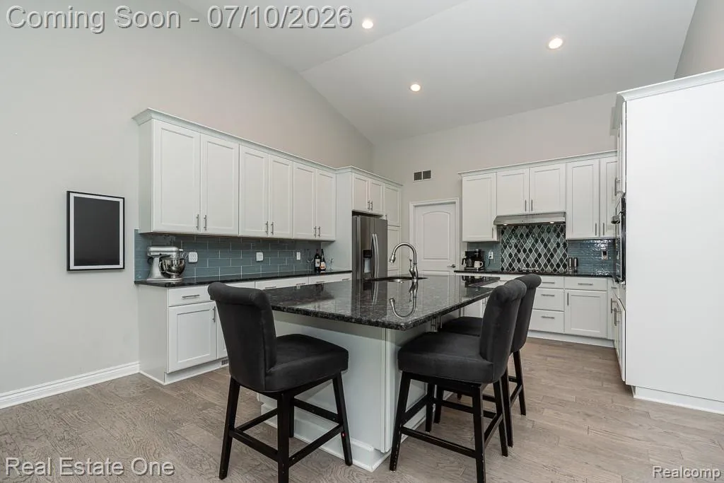 1011 Hampshire Court Rochester Hills City MI 48307