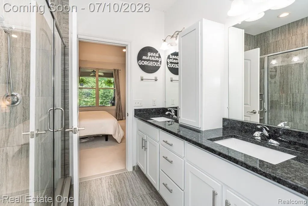 1011 Hampshire Court Rochester Hills City MI 48307
