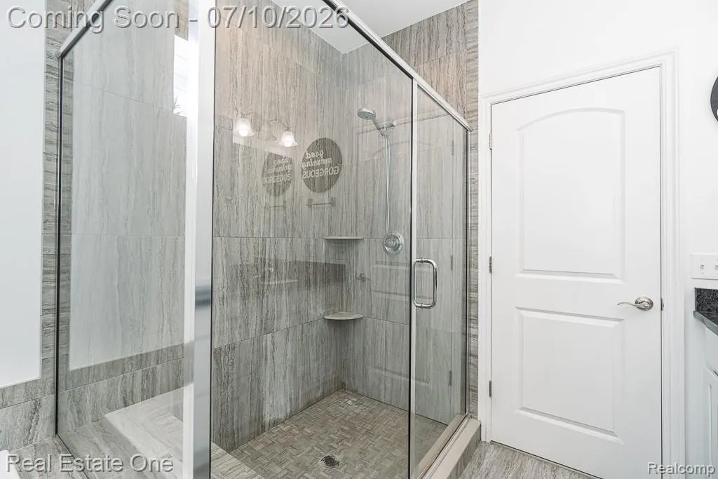1011 Hampshire Court Rochester Hills City MI 48307