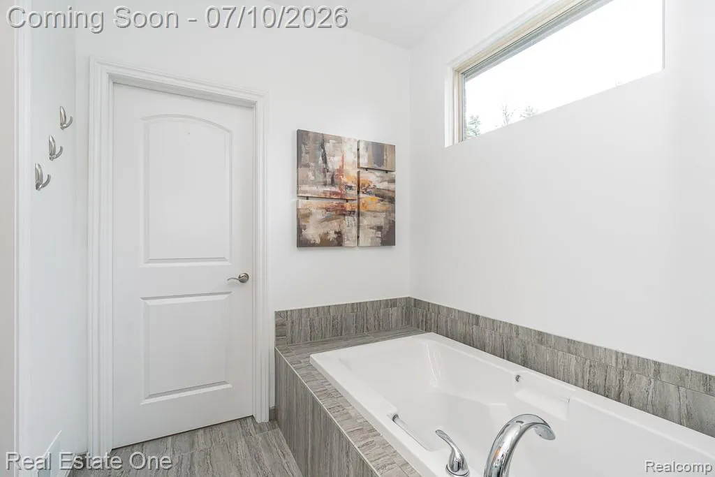 1011 Hampshire Court Rochester Hills City MI 48307