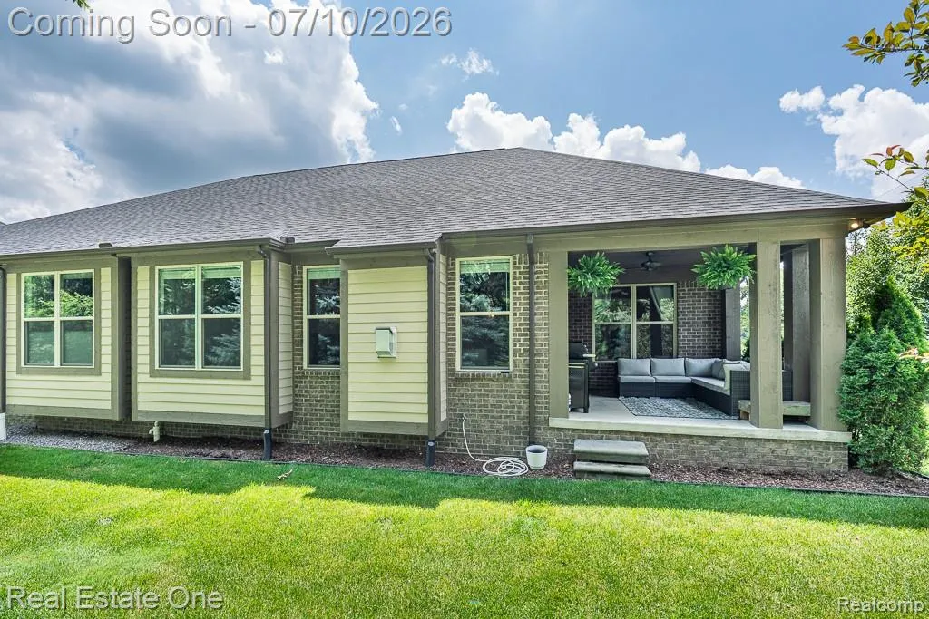 1011 Hampshire Court Rochester Hills City MI 48307