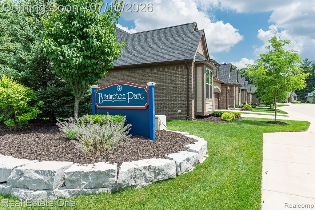 1011 Hampshire Court Rochester Hills City MI 48307